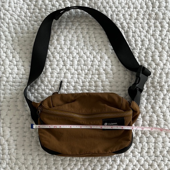 Lulu classic crossbody bag - Picture 2 of 5